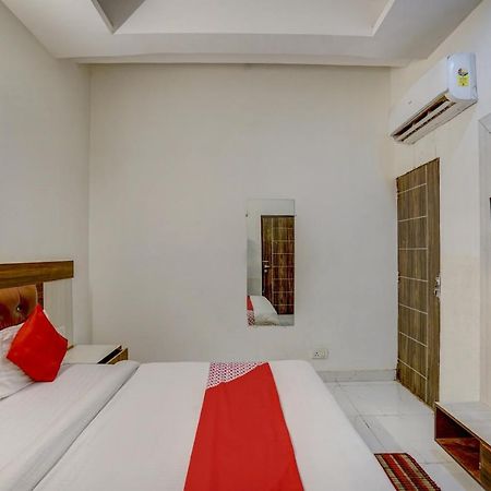 Oyo 78981 The Diamond Nest Noida Luaran gambar