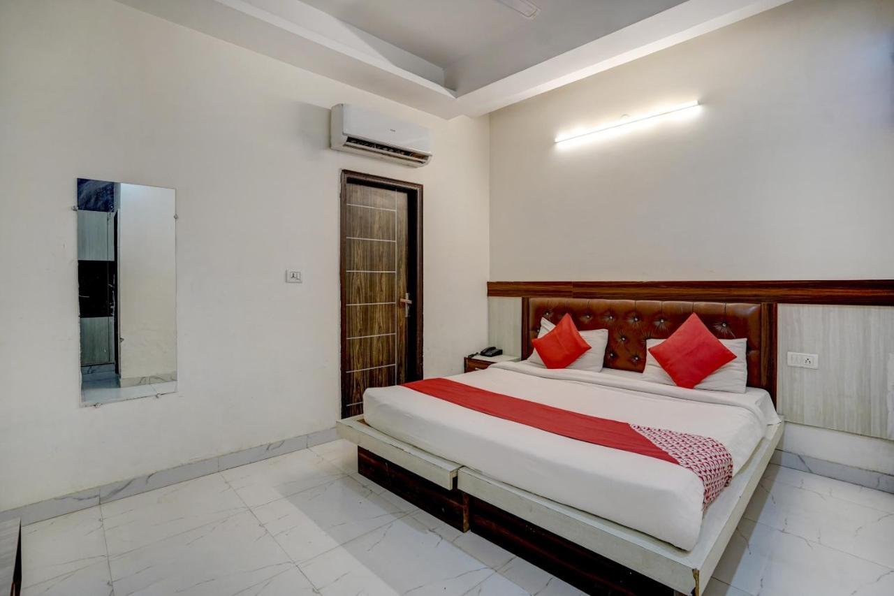 Oyo 78981 The Diamond Nest Noida Luaran gambar