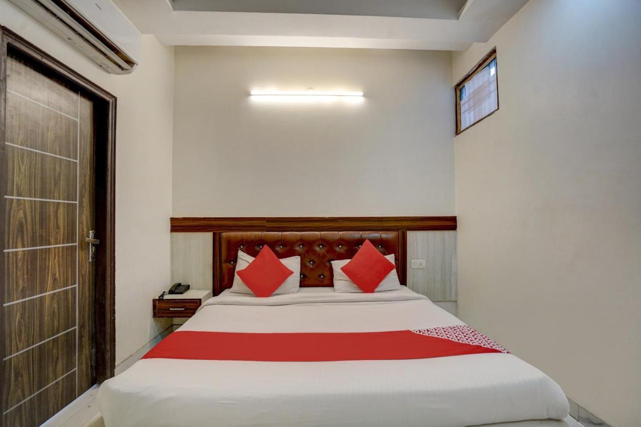 Oyo 78981 The Diamond Nest Noida Luaran gambar
