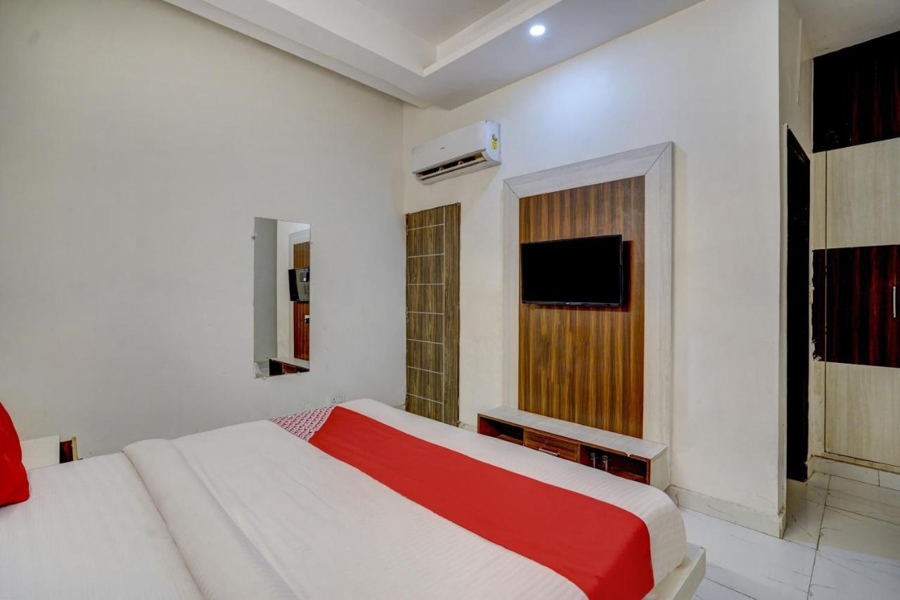 Oyo 78981 The Diamond Nest Noida Luaran gambar