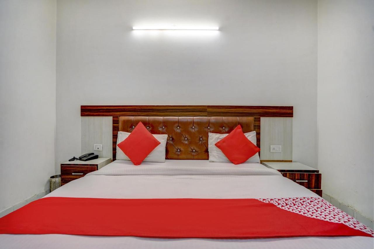 Oyo 78981 The Diamond Nest Noida Luaran gambar