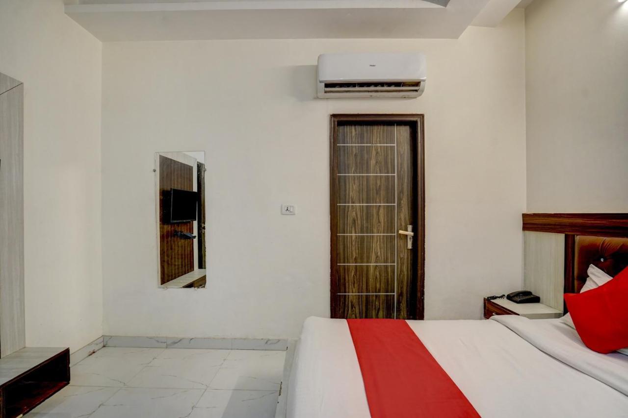 Oyo 78981 The Diamond Nest Noida Luaran gambar