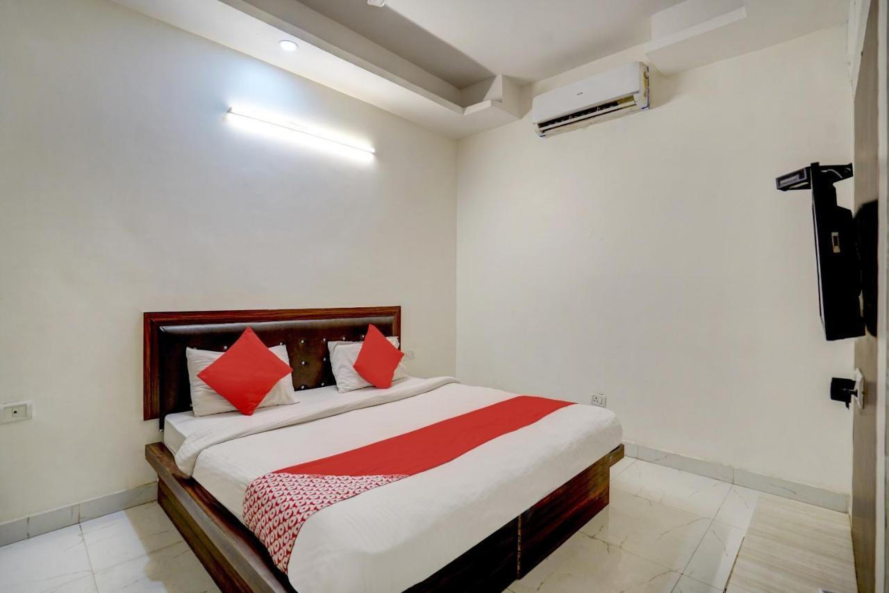 Oyo 78981 The Diamond Nest Noida Luaran gambar