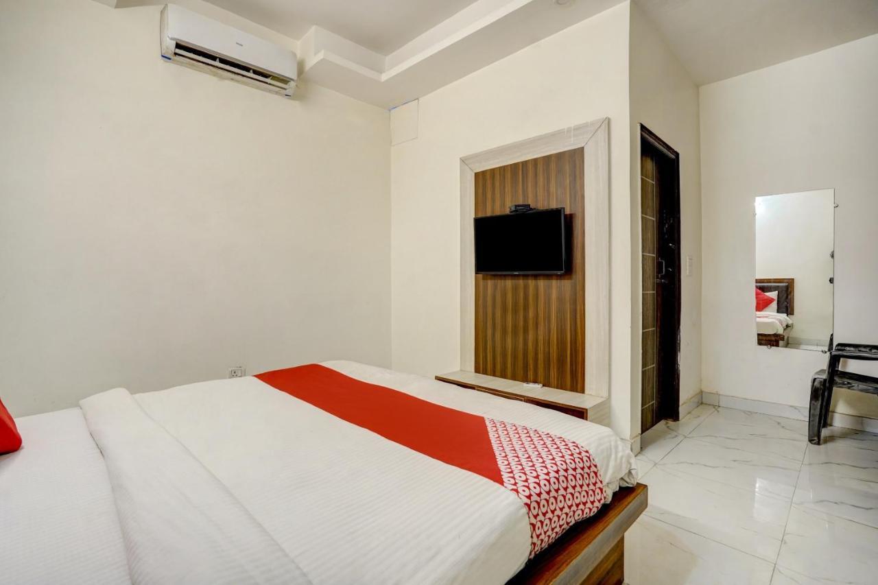Oyo 78981 The Diamond Nest Noida Luaran gambar