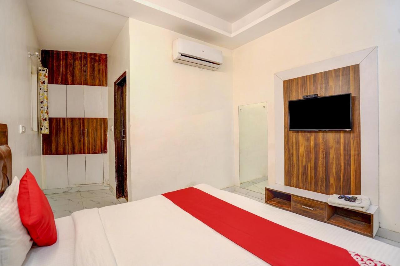 Oyo 78981 The Diamond Nest Noida Luaran gambar
