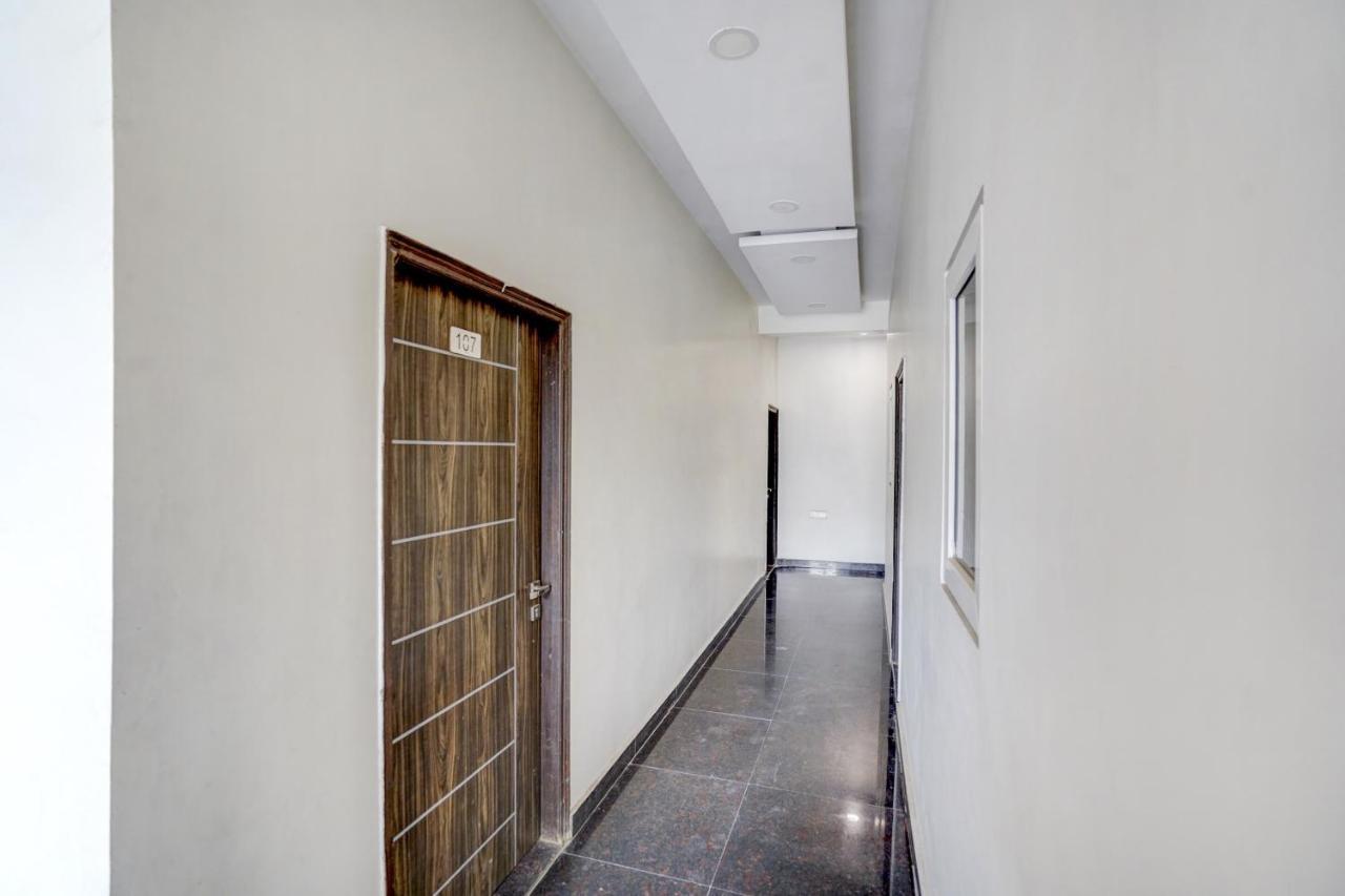 Oyo 78981 The Diamond Nest Noida Luaran gambar