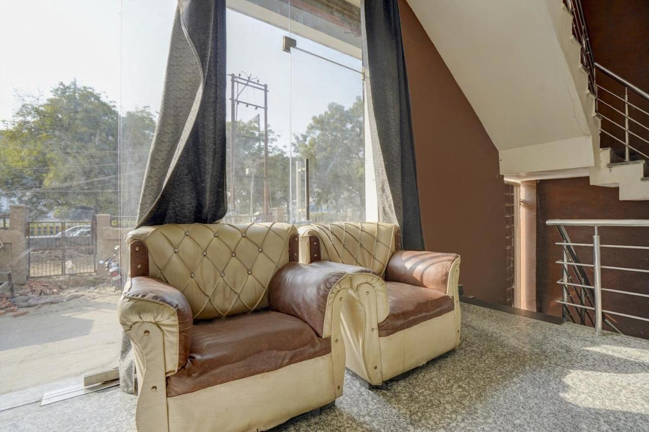 Oyo 78981 The Diamond Nest Noida Luaran gambar