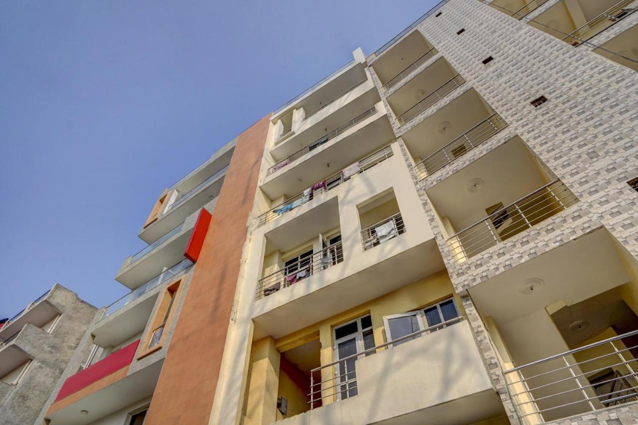 Oyo 78981 The Diamond Nest Noida Luaran gambar