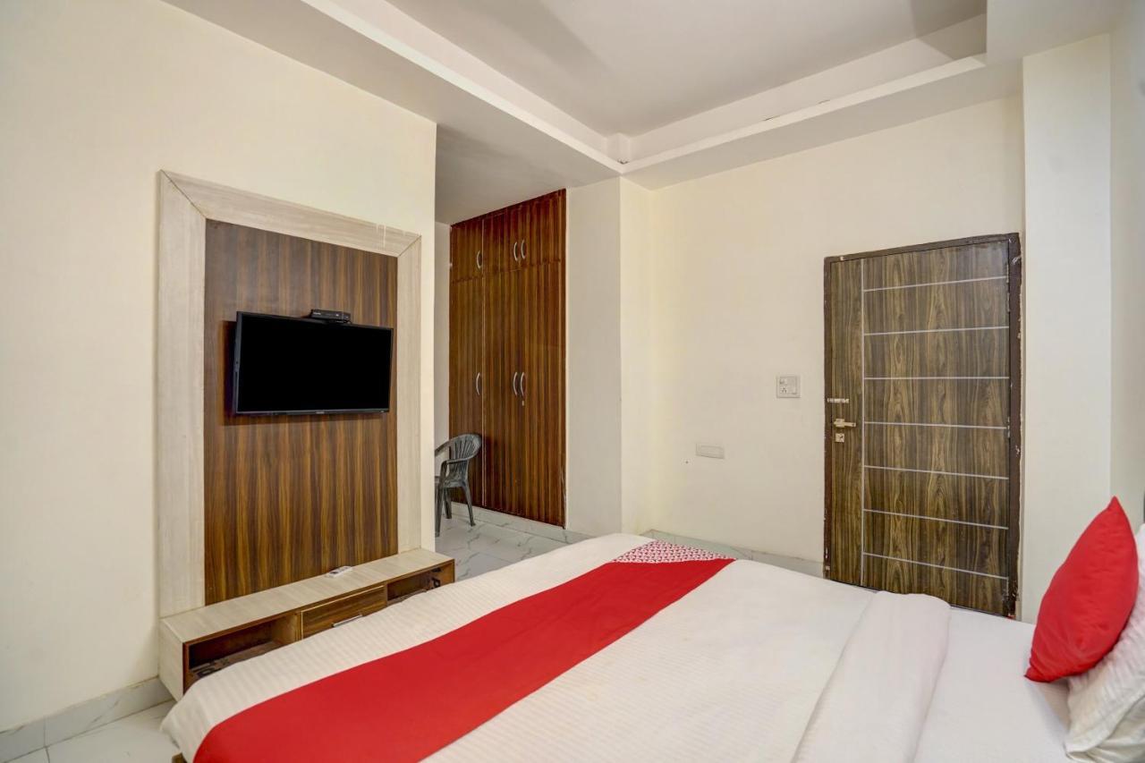 Oyo 78981 The Diamond Nest Noida Luaran gambar