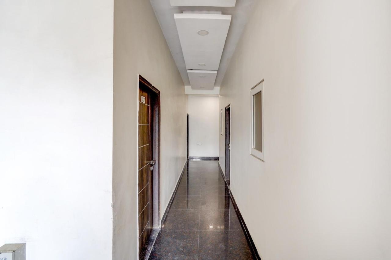 Oyo 78981 The Diamond Nest Noida Luaran gambar